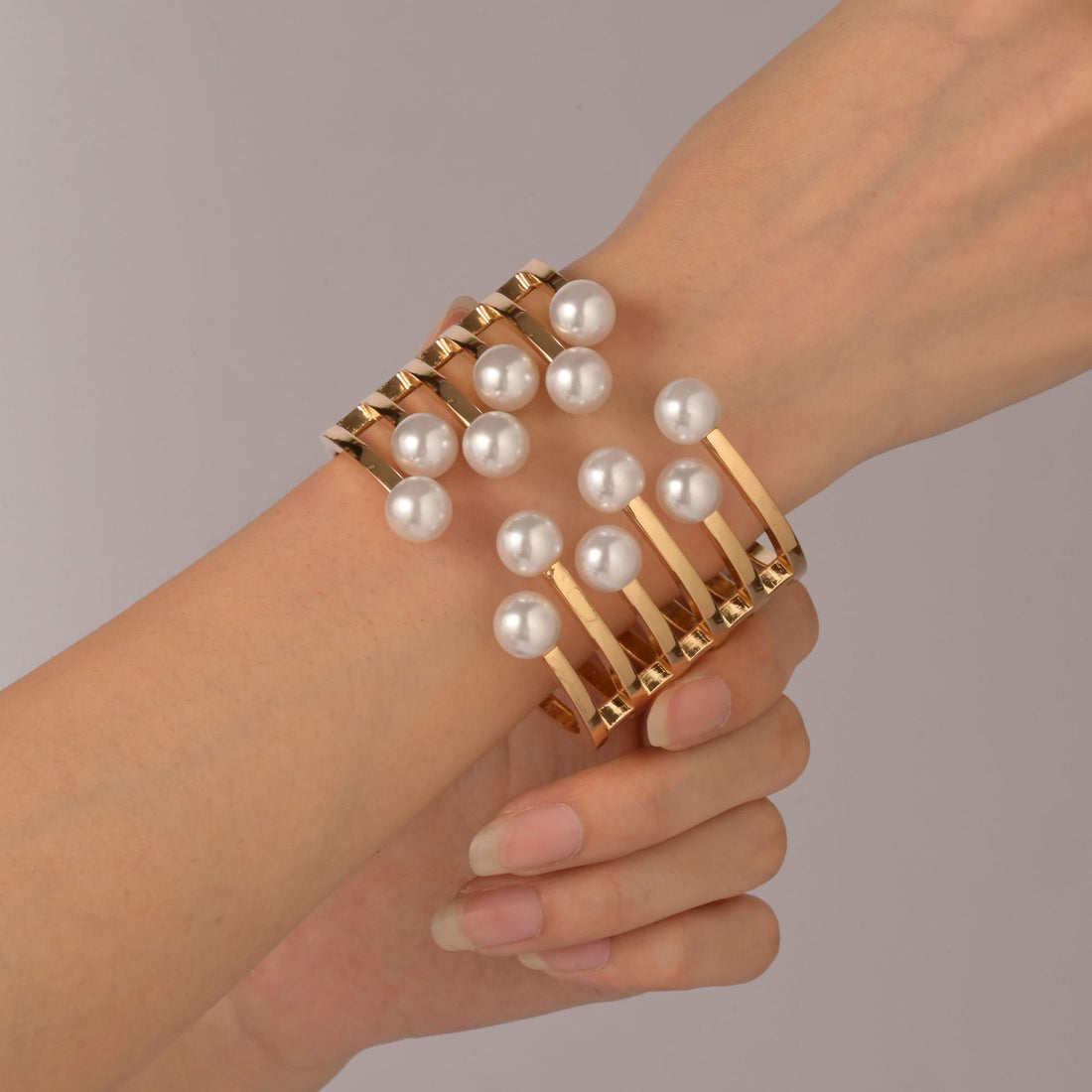 Alloy Fan-Shaped Symmetrical Pearl Bracelet For Women